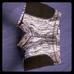 Lulu lemon bathing short size 4